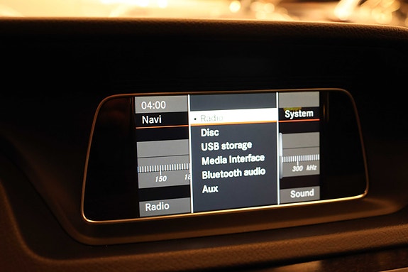 Mercedes-Benz E200 28 of 30
