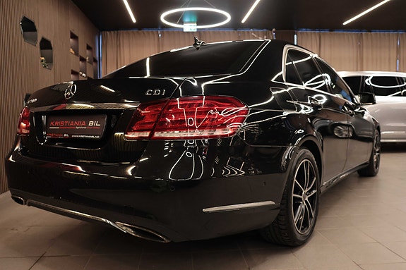 Mercedes-Benz E200 8 of 30