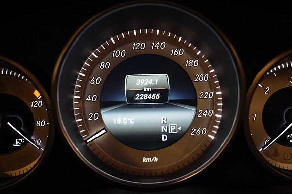 Mercedes-Benz E200 24 of 30