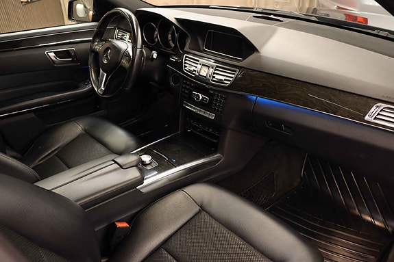 Mercedes-Benz E200 11 of 30