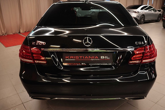 Mercedes-Benz E200 7 of 30