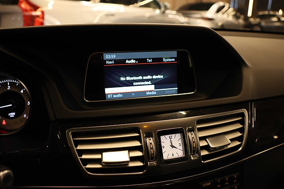 Mercedes-Benz E200 26 of 30
