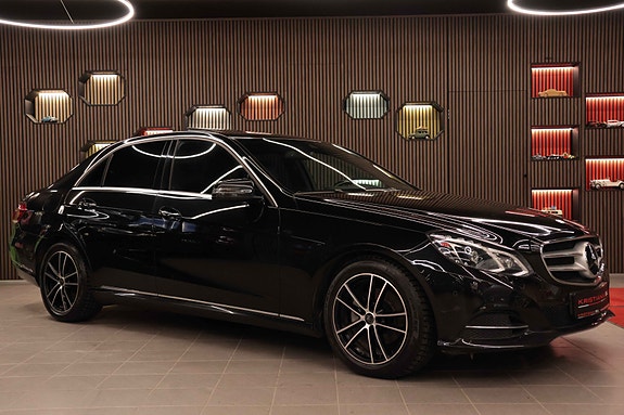 Mercedes-Benz E200 2 of 30
