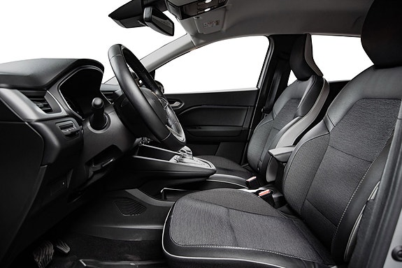 I Captur sitter du høyt so mi en SUV, man blir overrasket over hvor god den er å sitte i!