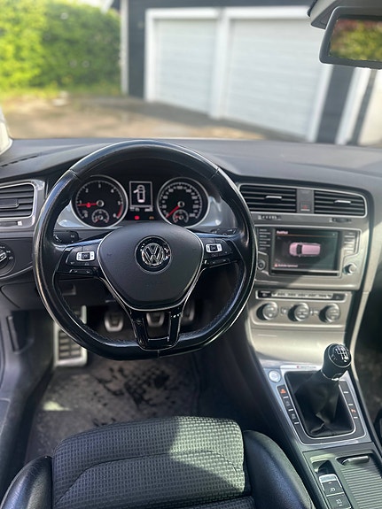 Volkswagen Golf Alltrack 12 of 14