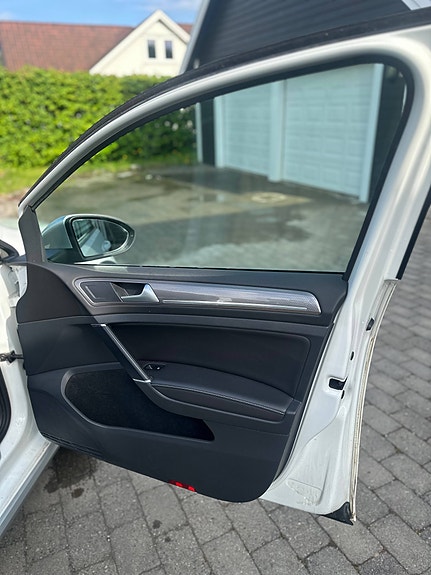 Volkswagen Golf Alltrack 10 of 14