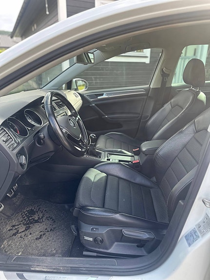 Volkswagen Golf Alltrack 11 of 14