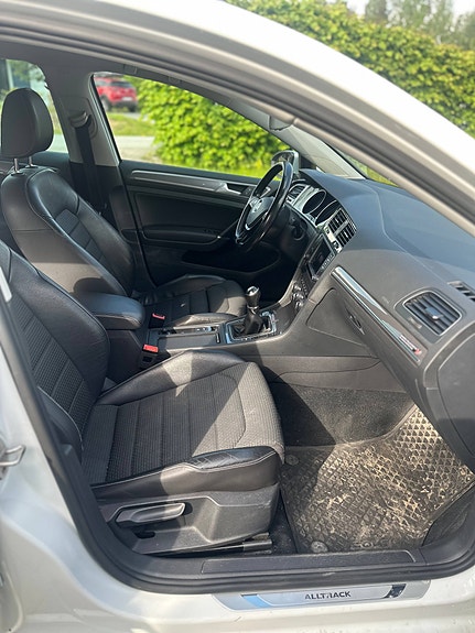 Volkswagen Golf Alltrack 9 of 14