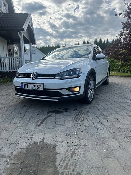 Volkswagen Golf Alltrack 3 of 14