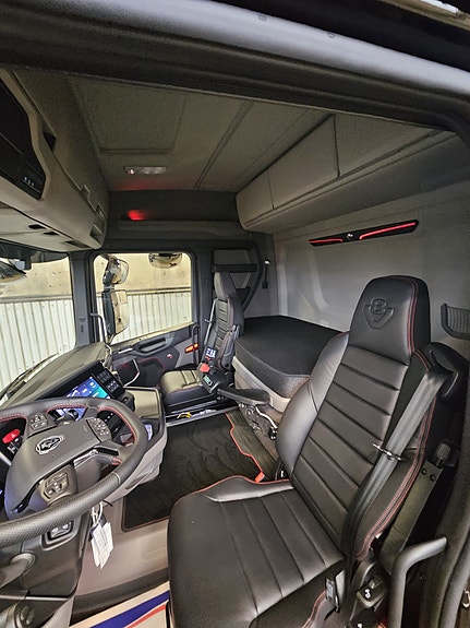 Scania R590 8x4*4 tridem krokløft m/ komplett brøytepakke 7 of 24