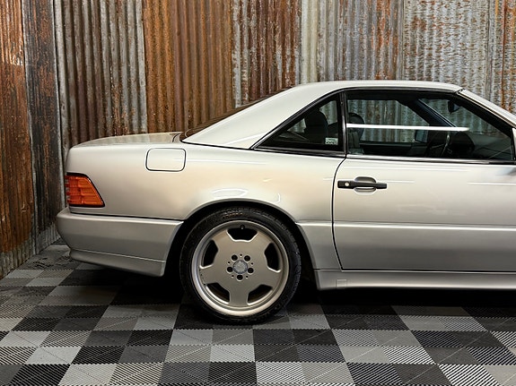 Mercedes-Benz SL300 4 of 5