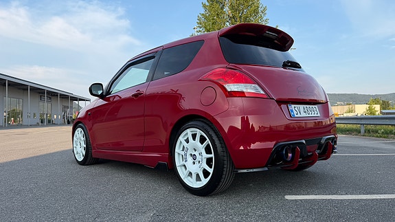 Suzuki Swift 2 of 5