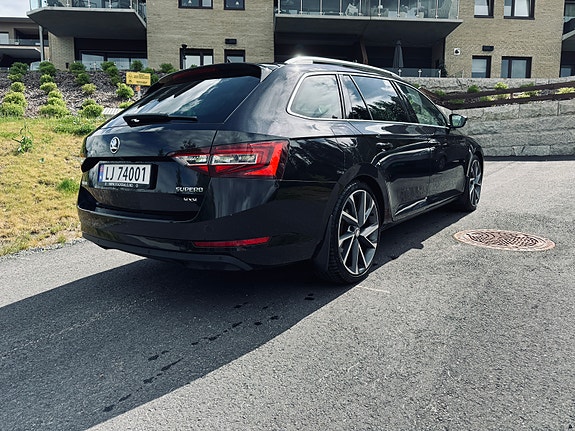 Skoda Superb 4 of 5