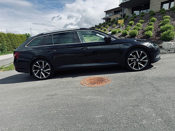 Skoda Superb 2 of 5