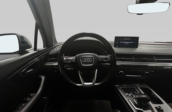 Audi Q7 12 of 23