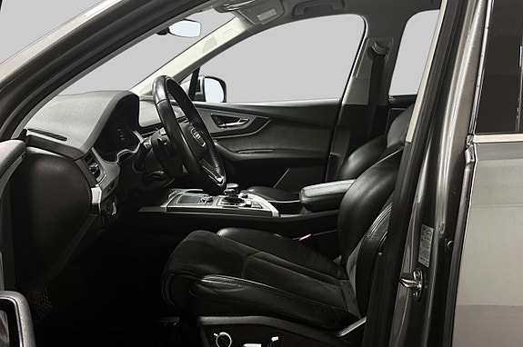 Audi Q7 9 of 23