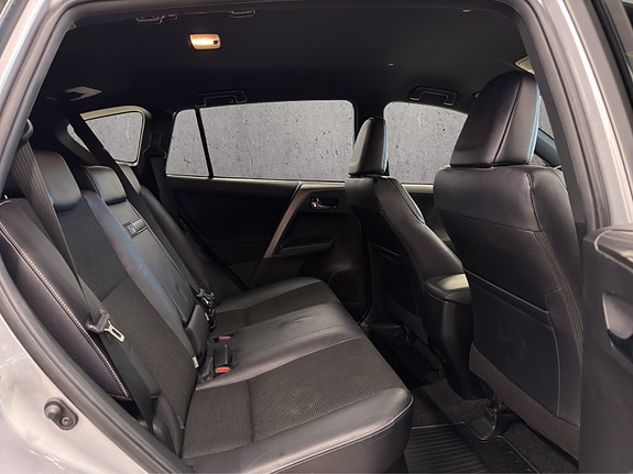 Toyota RAV4 9 of 21