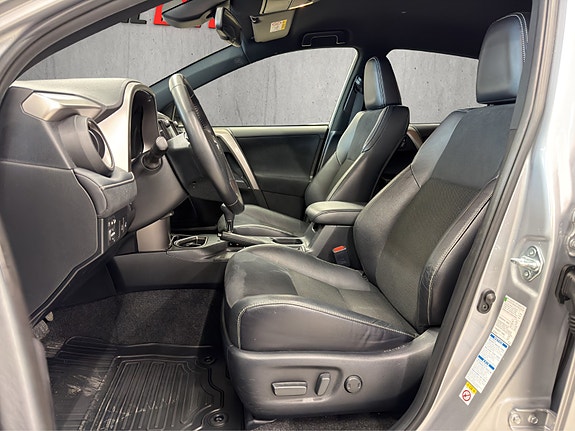 Toyota RAV4 10 of 21