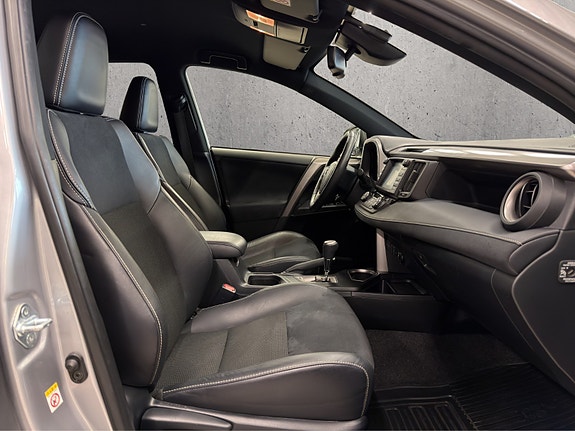 Toyota RAV4 8 of 21