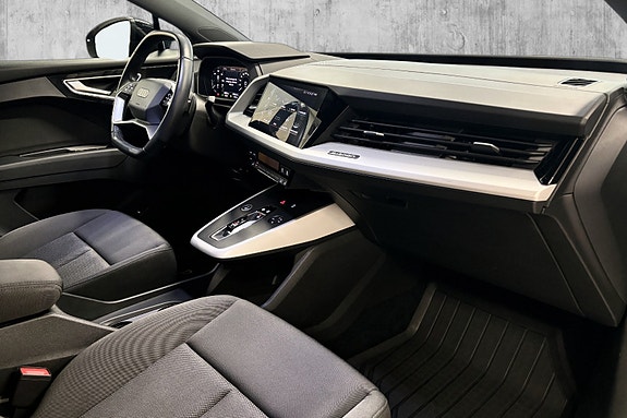 Audi Q4 e-tron 13 of 20