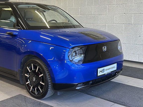 Honda e 2 of 5