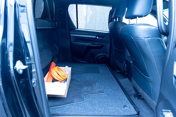 Toyota HiLux 15 of 29