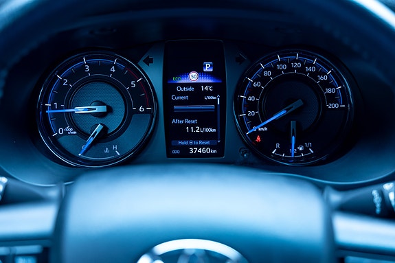 Toyota HiLux 19 of 29