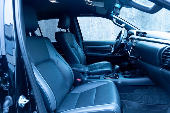 Toyota HiLux 16 of 29