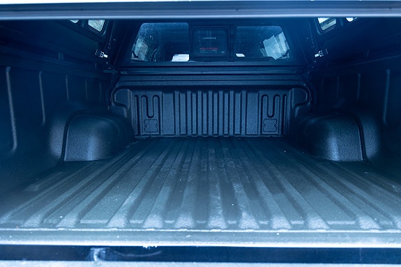 Toyota HiLux 13 of 29