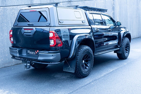 Toyota HiLux 3 of 29