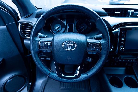 Toyota HiLux 18 of 29