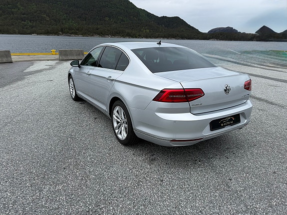 Volkswagen Passat 7 of 30