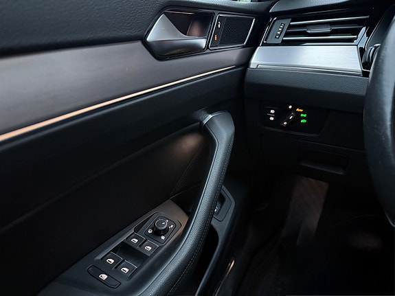 Volkswagen Passat 14 of 30