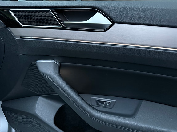 Volkswagen Passat 15 of 30