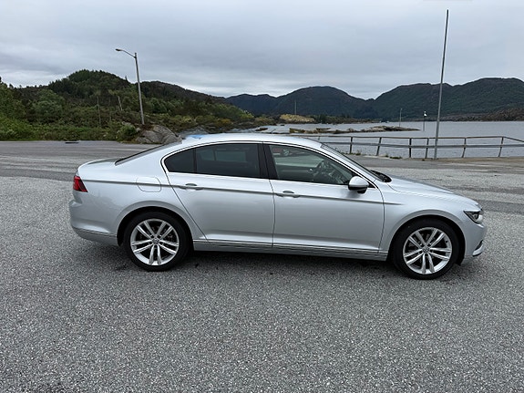 Volkswagen Passat 4 of 30