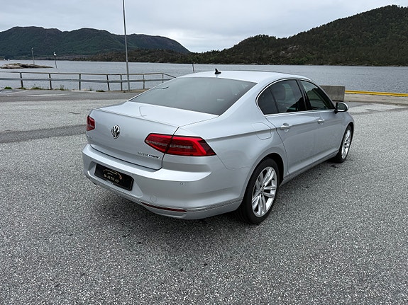 Volkswagen Passat 5 of 30