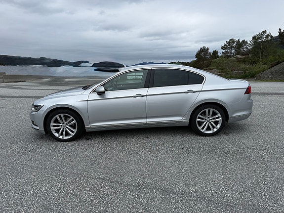 Volkswagen Passat 8 of 30