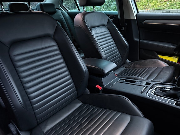Volkswagen Passat 17 of 30