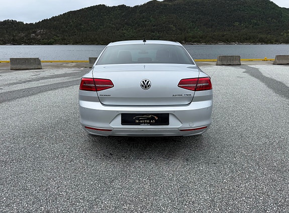 Volkswagen Passat 6 of 30