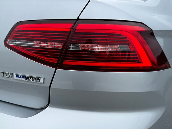 Volkswagen Passat 10 of 30