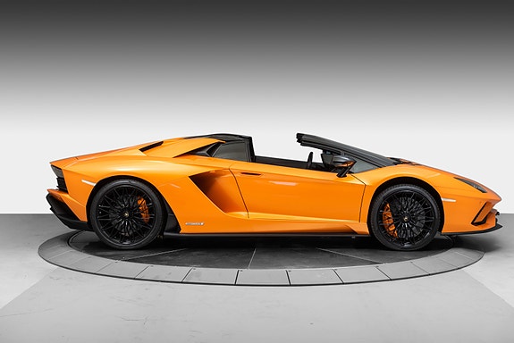 Lamborghini Aventador 5 of 5