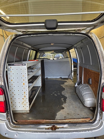 Toyota HiAce 4 of 10