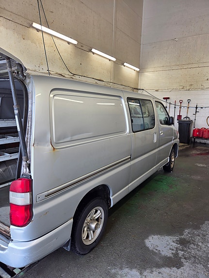 Toyota HiAce 3 of 10