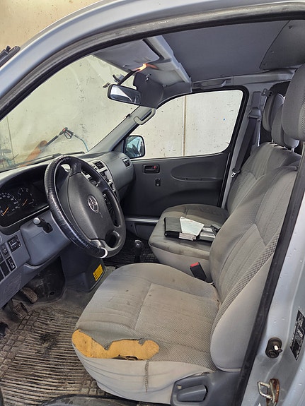 Toyota HiAce 8 of 10