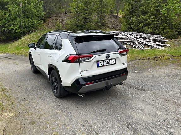 Toyota RAV4 3 of 24