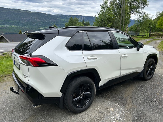 Toyota RAV4 4 of 24