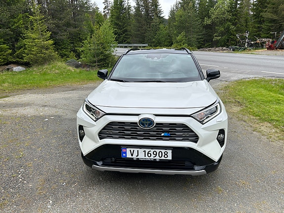 Toyota RAV4 2 of 24