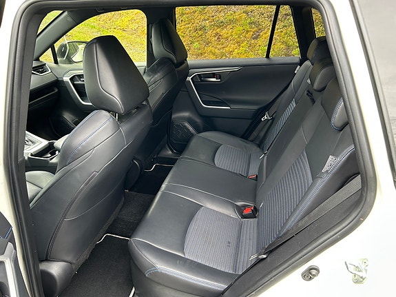 Toyota RAV4 13 of 24