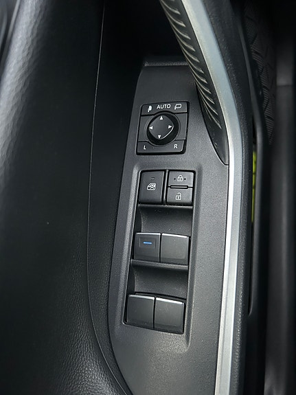 Toyota RAV4 24 of 24