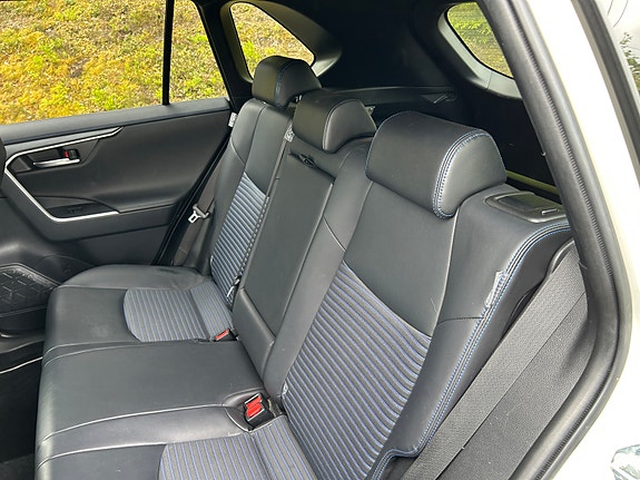Toyota RAV4 12 of 24